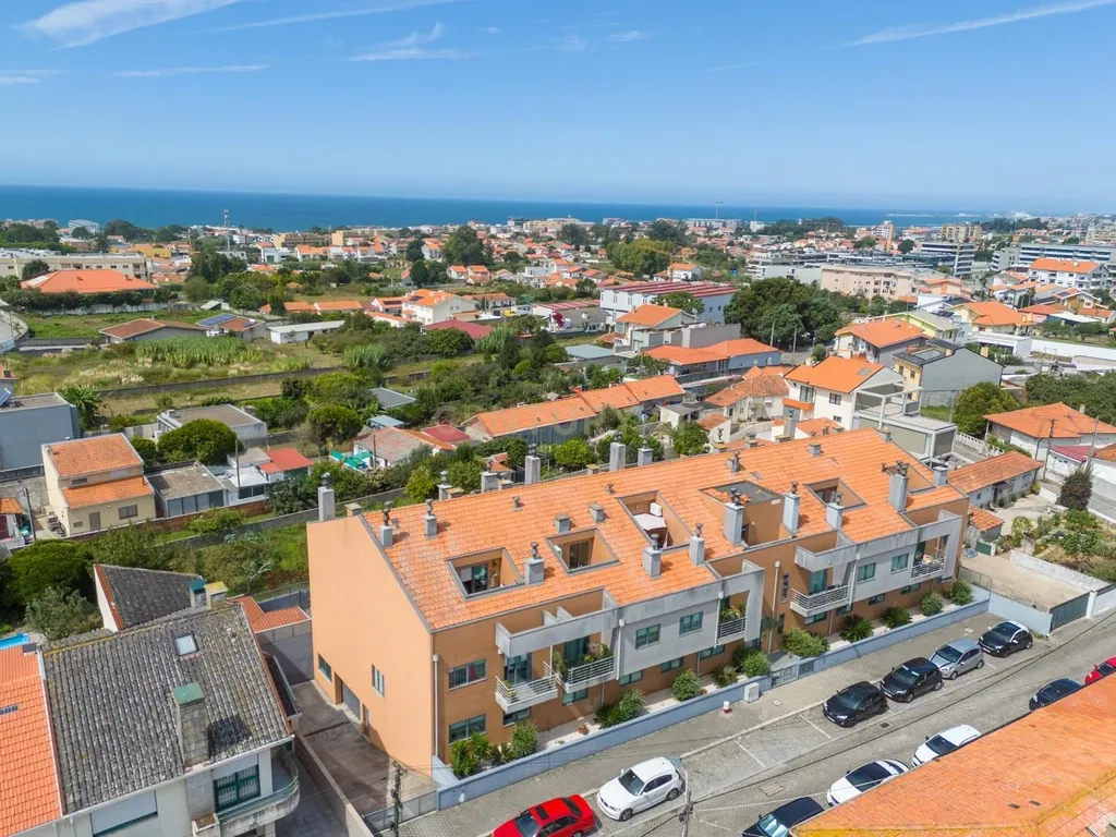 Apartamento Duplex T2+2 com 2 Suites e Terraço privativo em Canidelo - Image 28