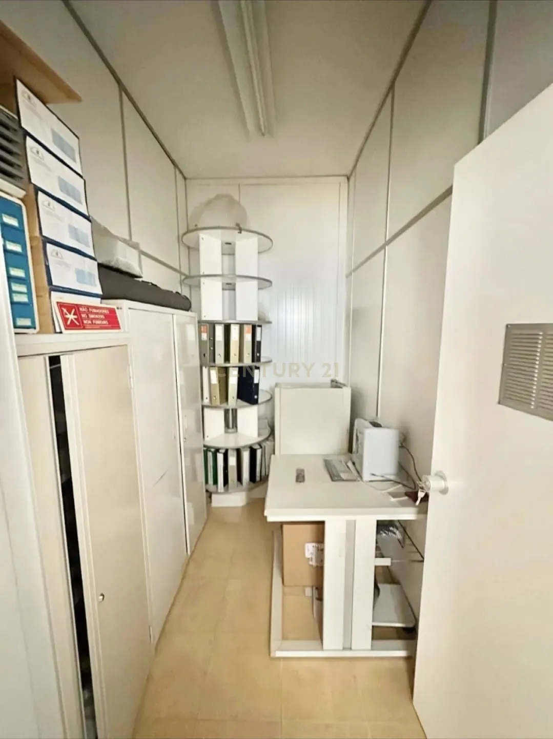 Armazém Industrial na praceta Emídio Santana, 11 Casal do Marco, valor negociável com ou sem o recheio do imóvel - Image 5