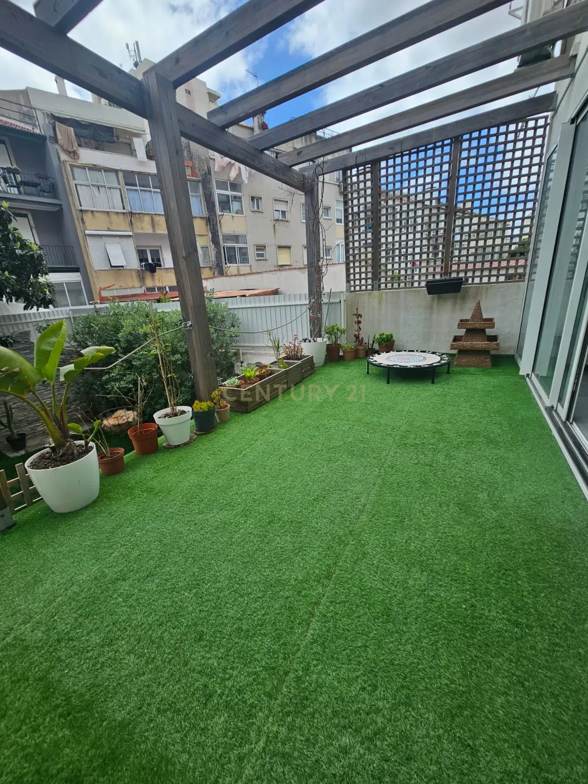 Apartamento T3 Renovado em São Domingos de Benfica – Conforto e Funcionalidade - Image 12