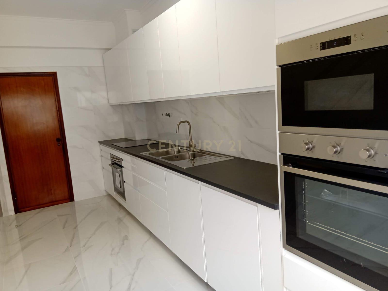 Fotografia 5 de Apartamento T3 Remodelado em Palmela – Espaço, Conforto e Luminosidade