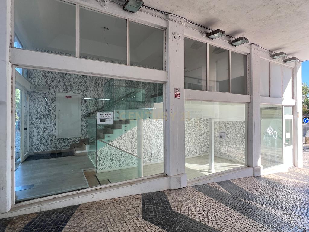 Oportunidade Única: Loja para Arrendamento em Zona Turística de Cascais - Image 13