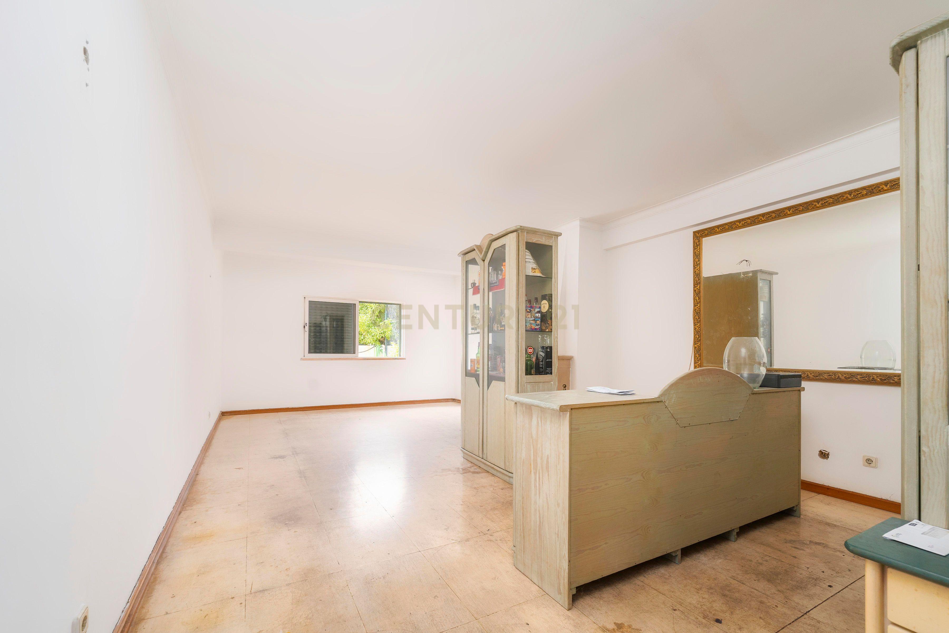 Fotografia 12 de Apartamento T4 Excelente Localização Centro de Albufeira.