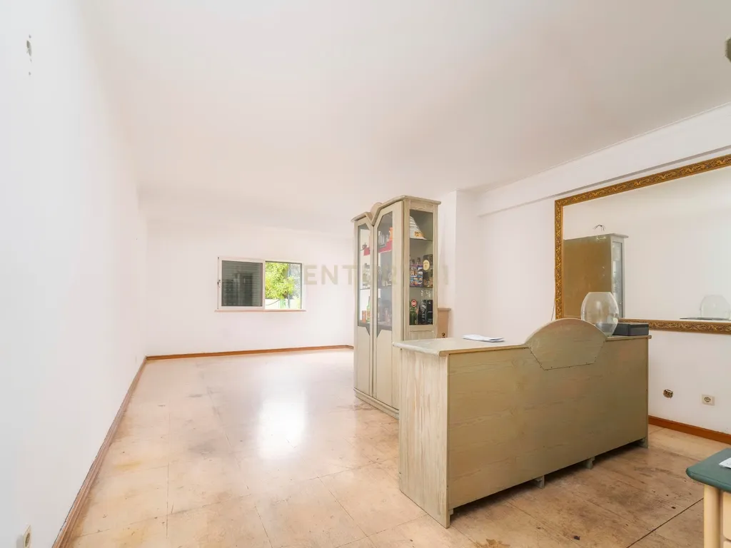 Apartamento T4 Excelente Localização Centro de Albufeira. - Image 12