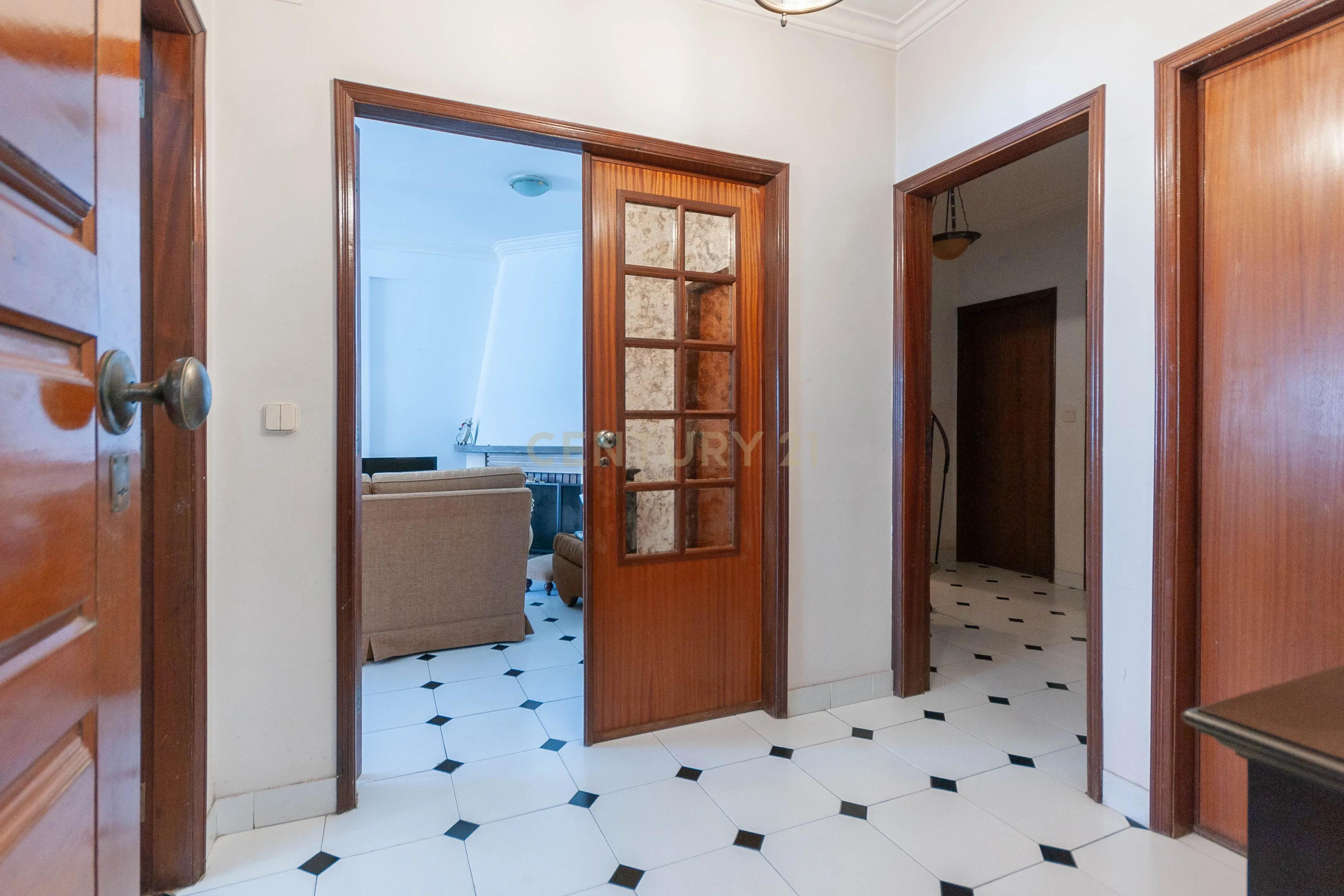 Fotografia 5 de T2+1 Duplex com Garagem em Carcavelos