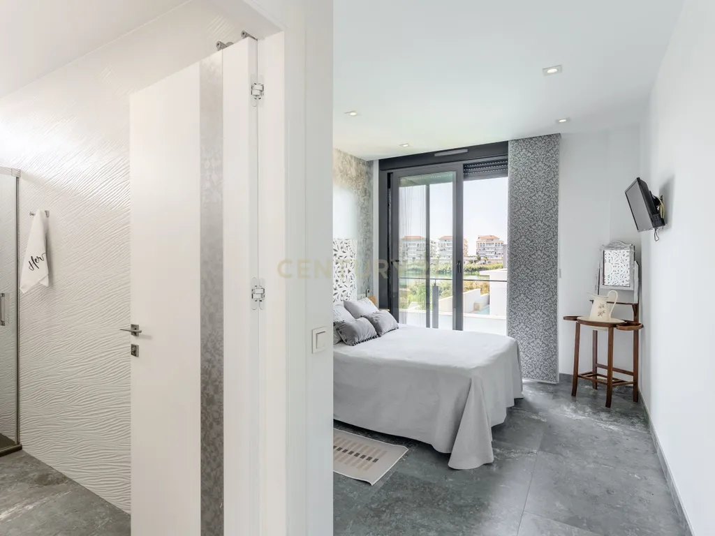 Luxuosa Moradia T4 com Vista Mar e Piscina em Almería - Image 44