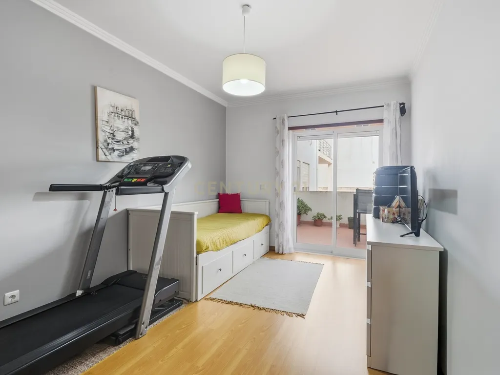 Apartamento T3 com terraço e churrasqueira – Merceana, Alenquer - Image 15