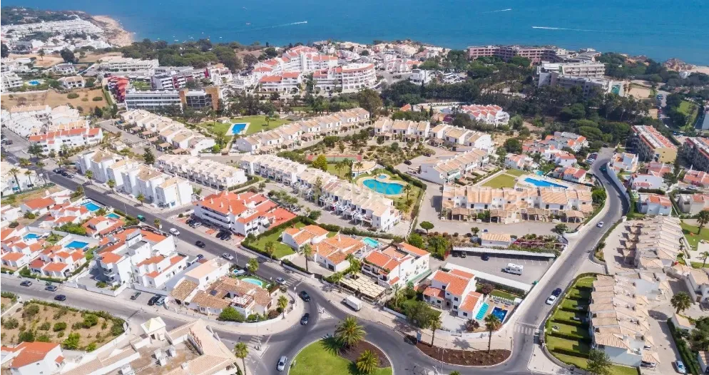 T2 ESPAÇOSO, Centro de Albufeira, 1 km da Praia, Muita Luz Natural, Excelente Oportunidade - Image 15