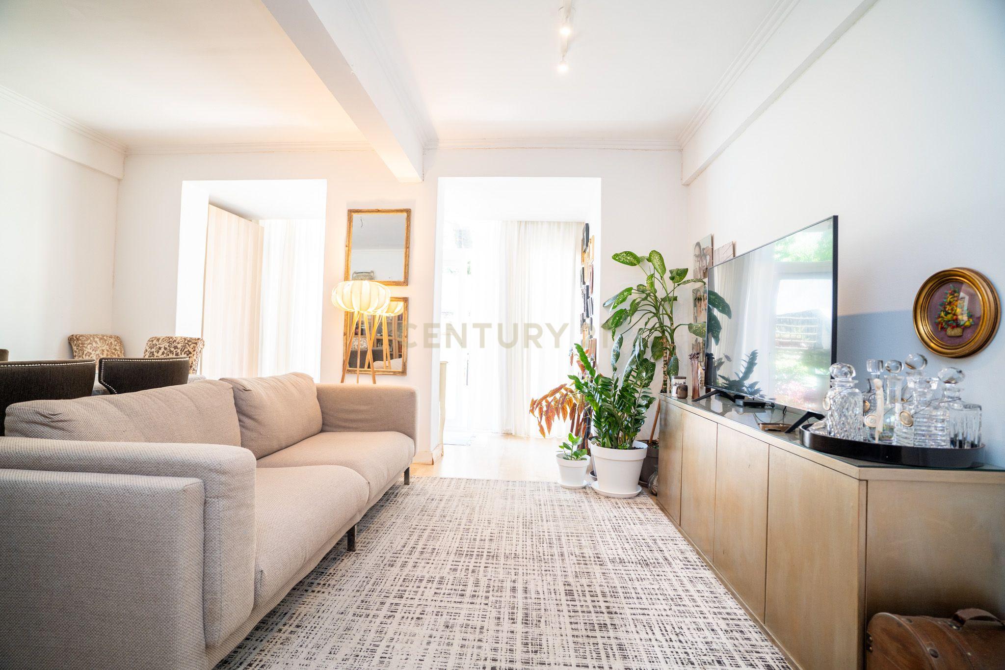 Fotografia 3 de Apartamento T2 com Terraço em Queluz, Sintra
