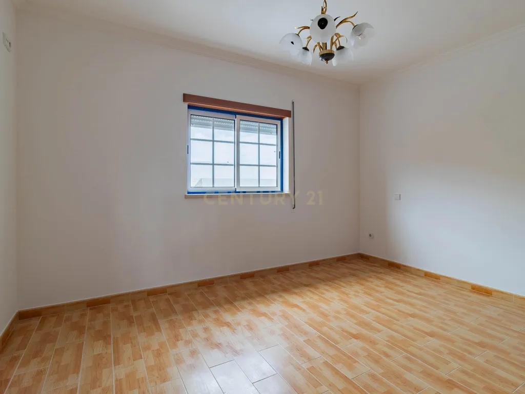Excelente Moradia T3 na Burinhosa - Image 16