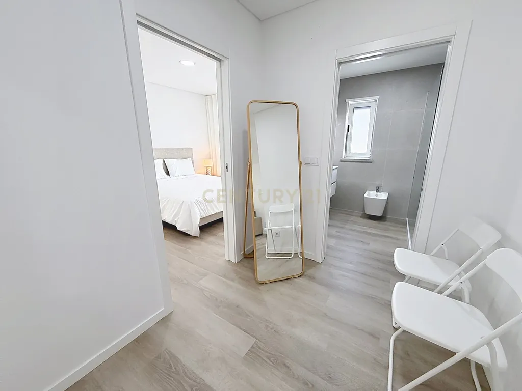 Apartamento T2 Novo - Arrendamento no Centro da Nazaré - Image 19