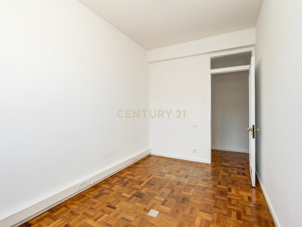 Escritório em zona de prestígio com 210 m² a 30 metros da Avenida da Liberdade! - Image 14