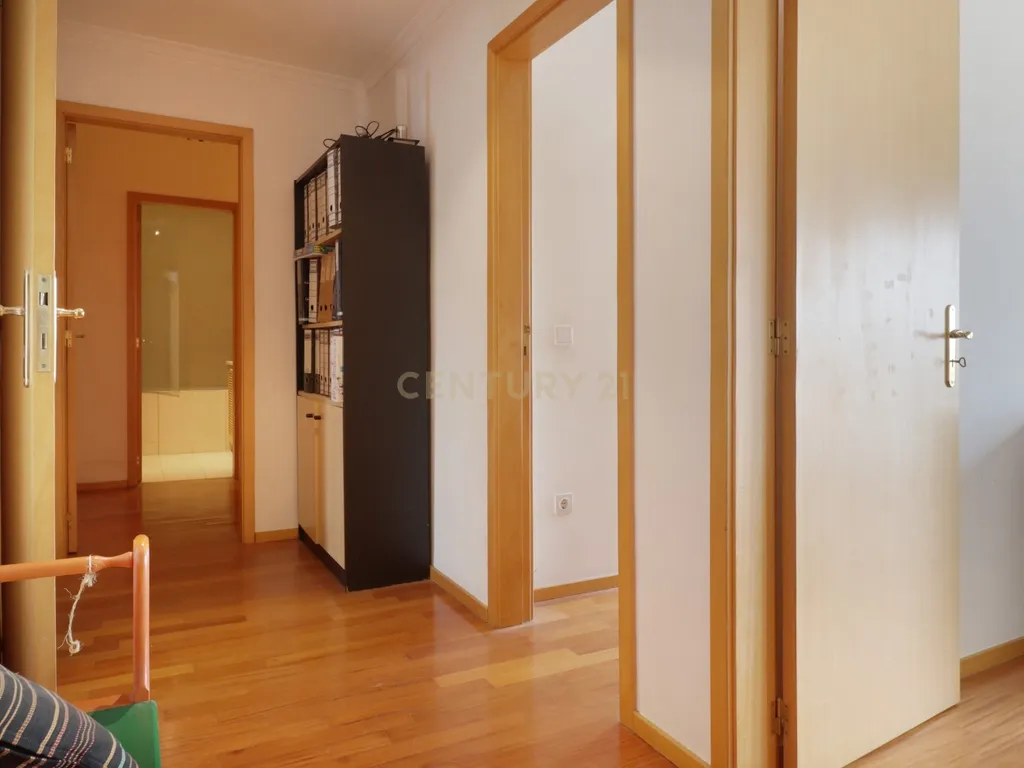 Apartamento T3 Caulinos, 2 Lugares de Garagem e Arrumos - Image 31