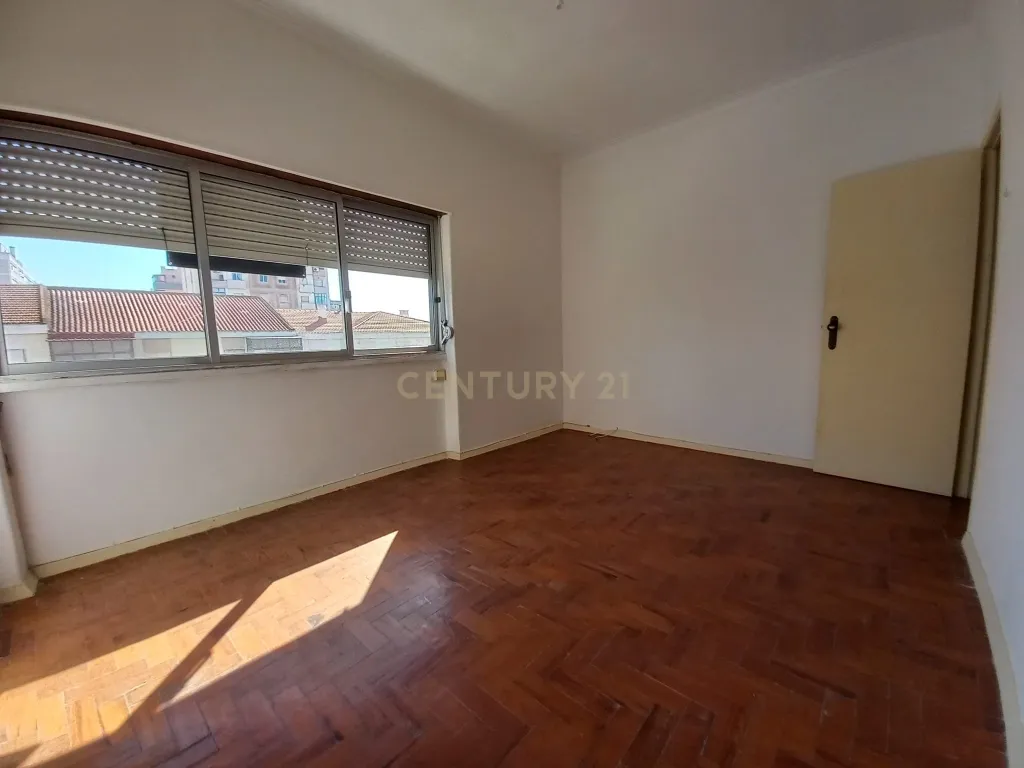 T2 em Alto do Seixalinho, Barreiro - Image 7