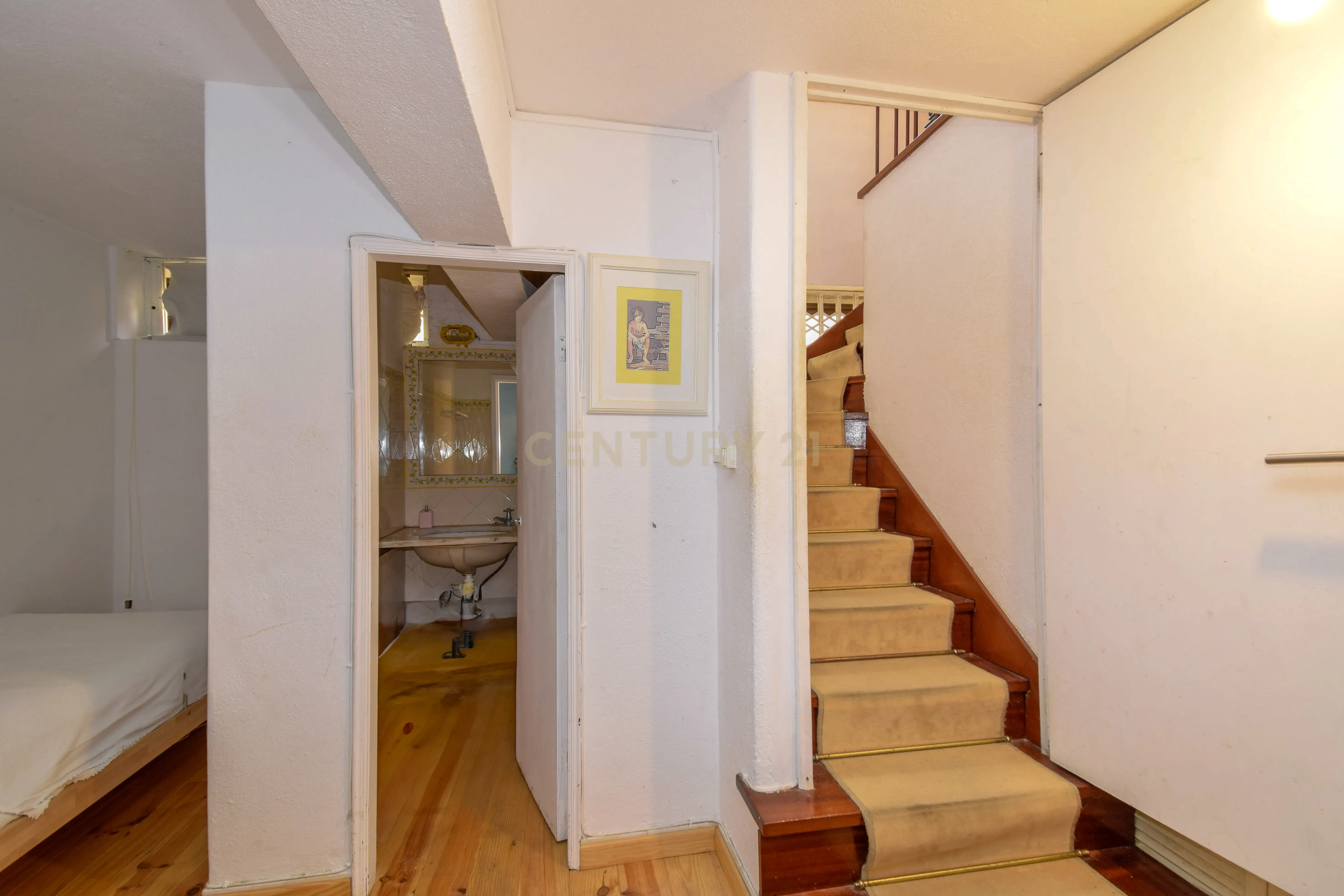 Apartamento T2 + 1 | Jardim e Estacionamento junto à Praia - Image 19