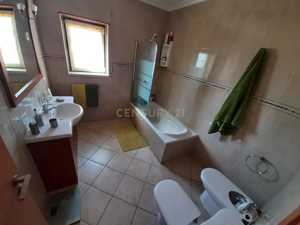 Moradia T3 na Lourinhã com Piscina Garagem e Churrasqueira - Image 44