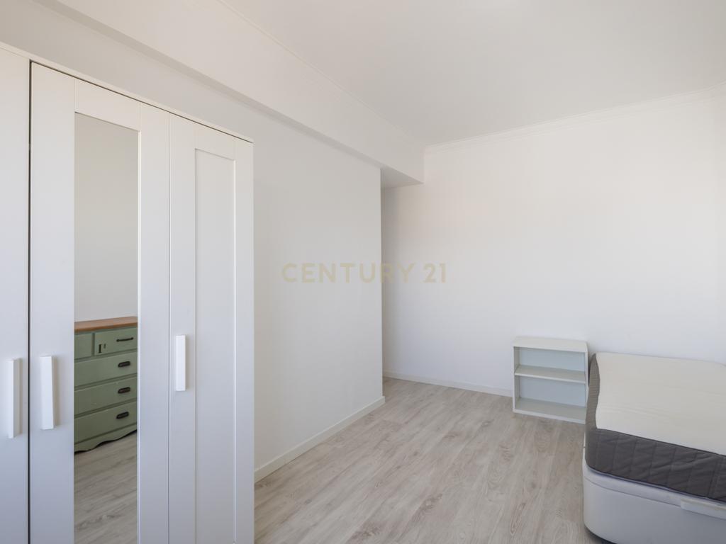 Apartamento T3 para arrendamento - 5 piso c/elevador - Amora - Image 12