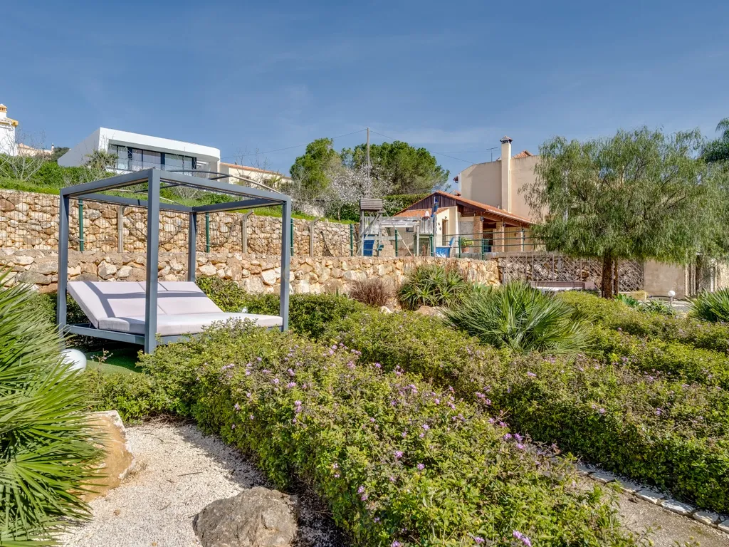 ESPETACULAR MORADIA COM PISCINA, GARAGEM, JARDIM E TERRENO - Image 48