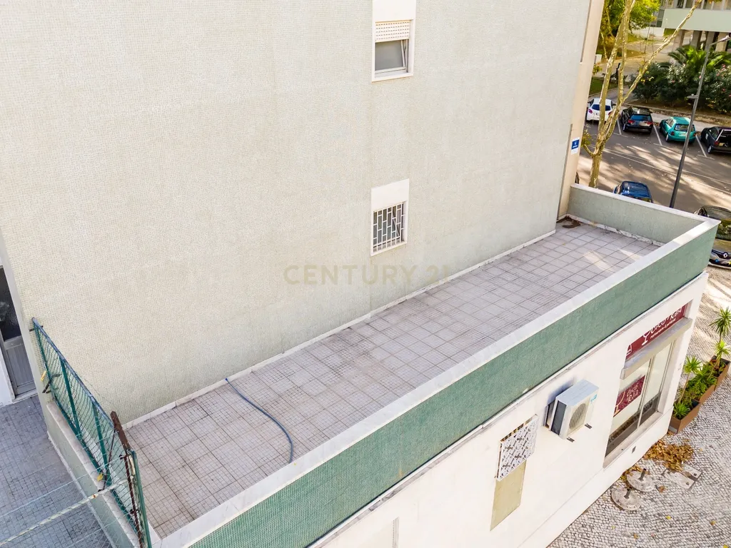 Espetacular Apartamento T5 com Terraço e Garagem, em São Domingos de Benfica, Lisboa - Image 35