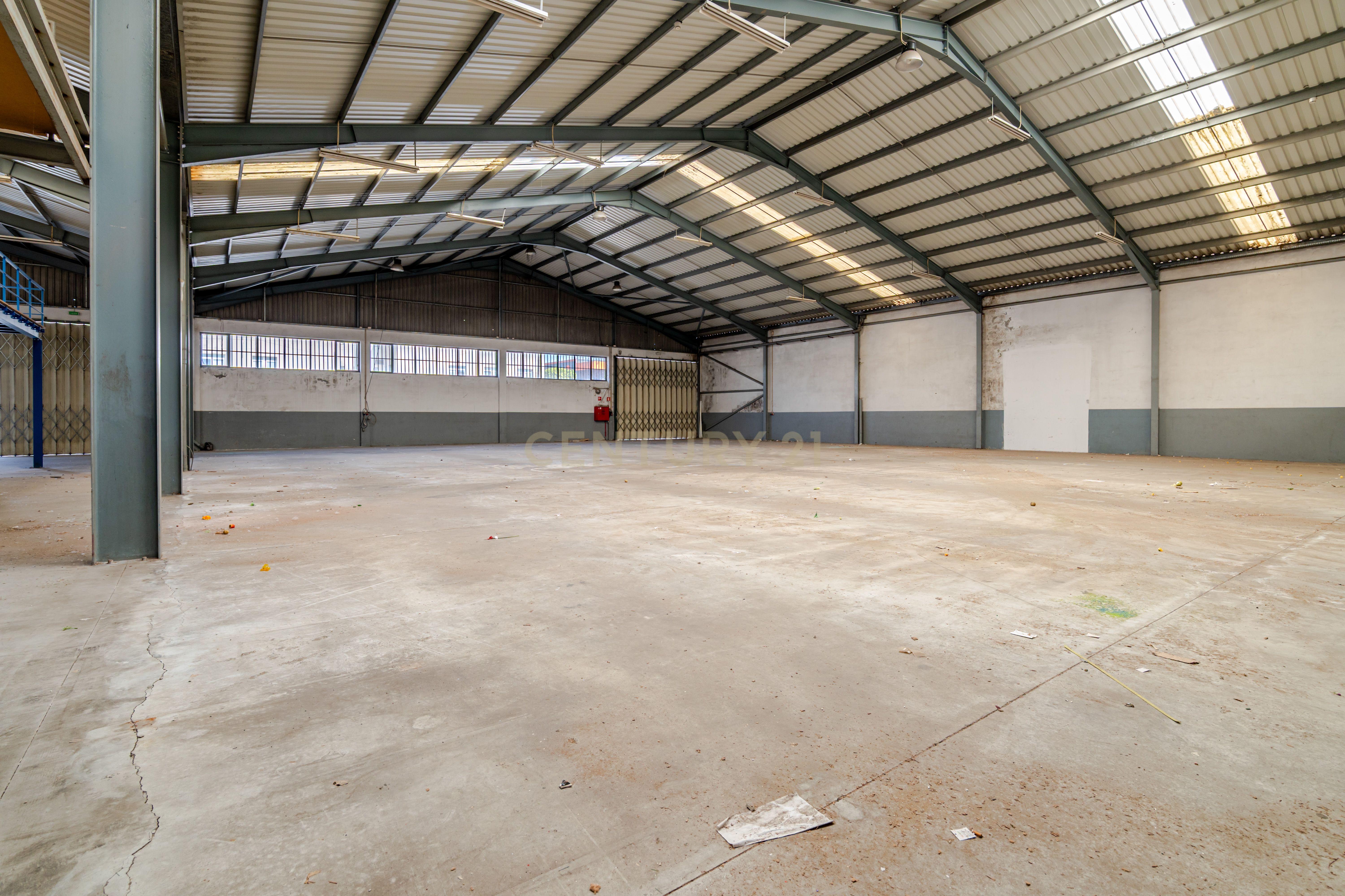Fotografia 6 de Armazém Gaveto para arrendar em Grijó/Vila Nova de Gaia com 2.555 m² Zona Industrial com Acessos A1 e A29