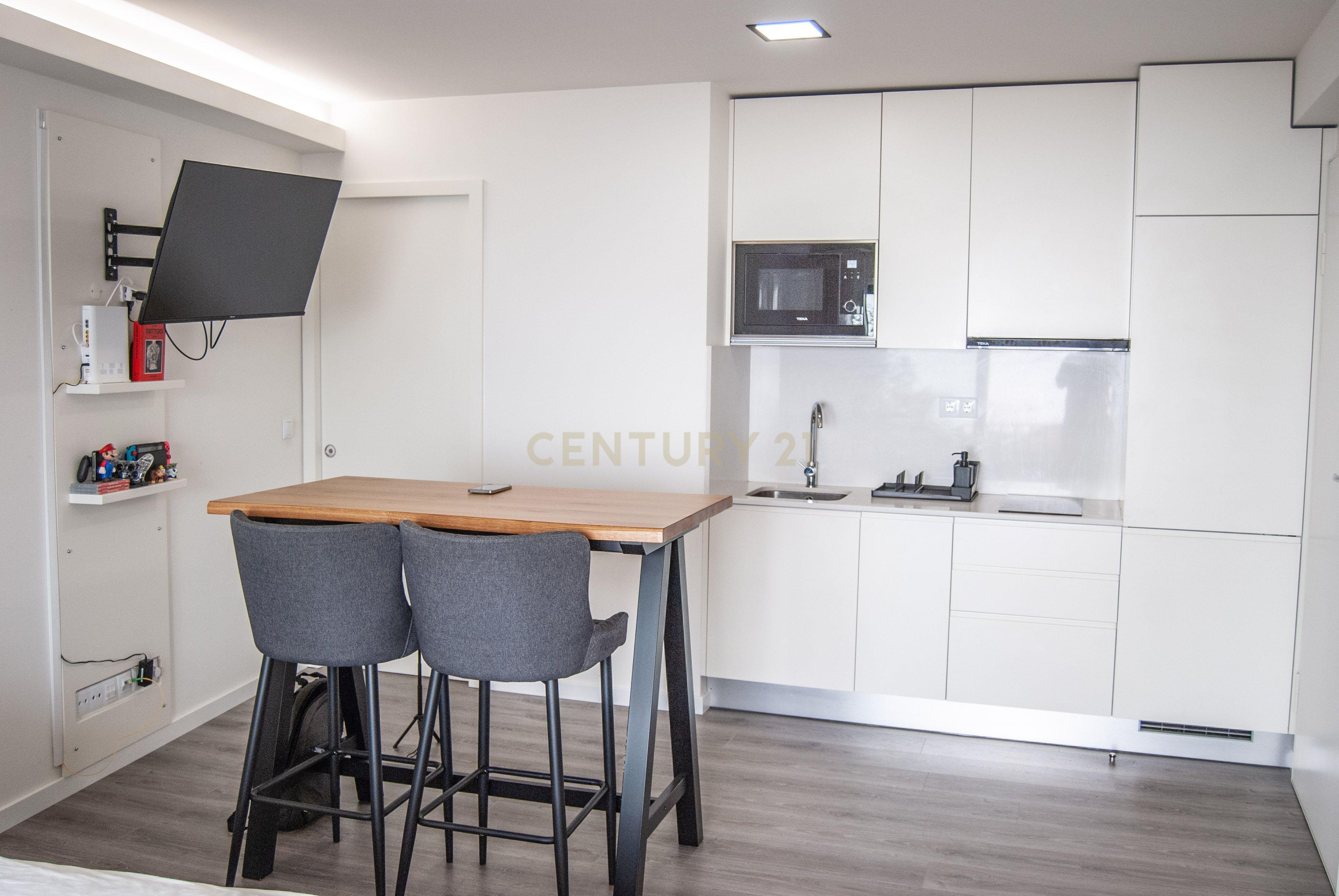 Apartamento T0 Mobilado com varanda - Zona central de Aveiro - Image 11