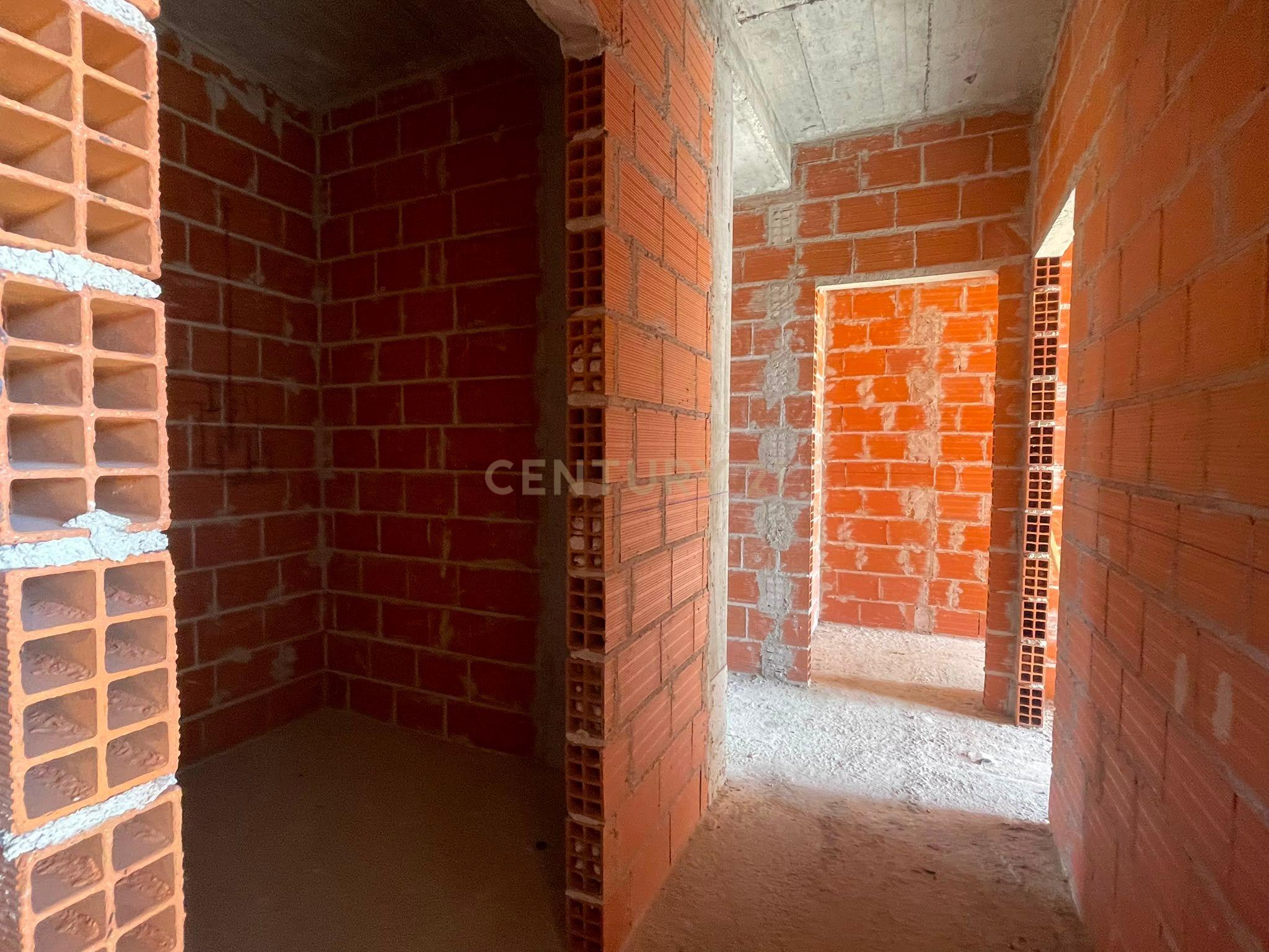 Fotografia 11 de T3 Novo com varanda, parqueamento e arrecadação - Vista Única em Setúbal