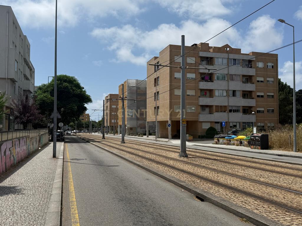 Loja para T1+1 aprovado para habitação, junto ao Metro — oportunidade antes da obra - Image 15