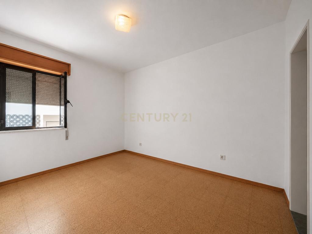 Apartamento T3 de 95m2 no Centro de Alcantarilha - Image 18