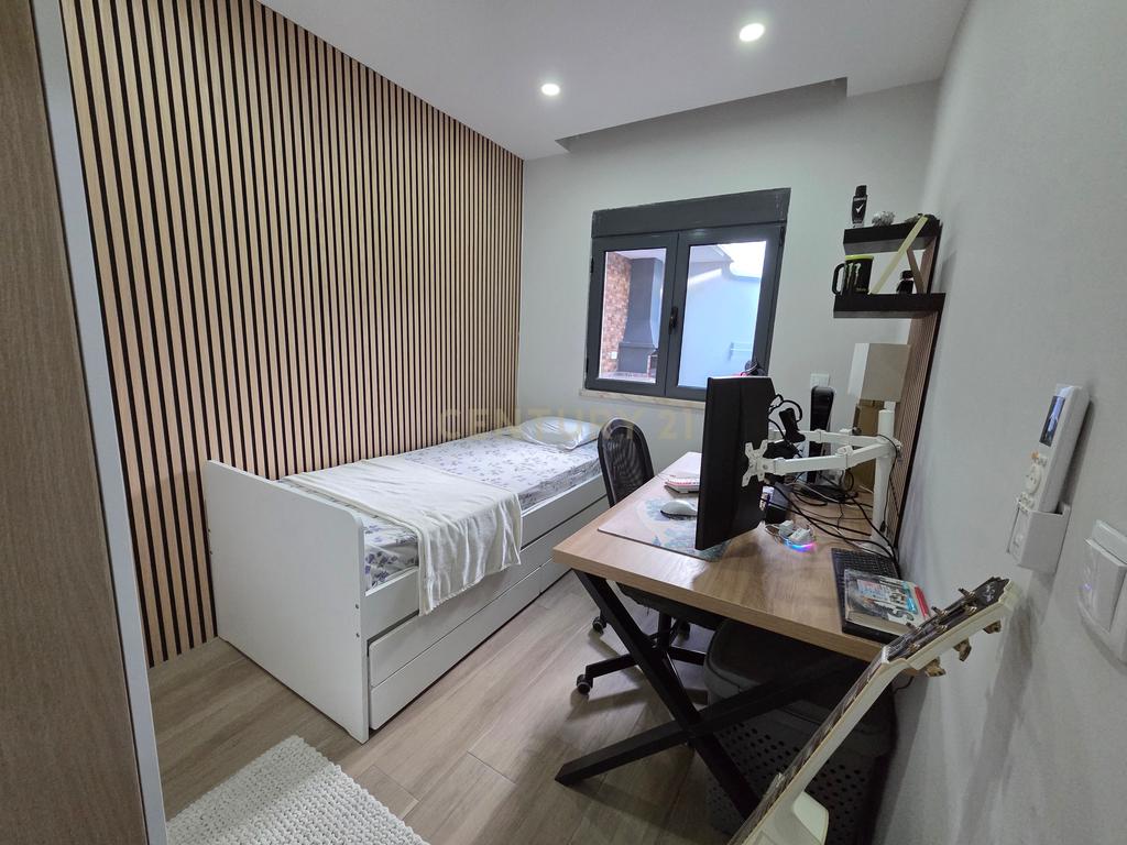 Moradia T3 remodelada – Torre da Marinha, Seixal - Image 10