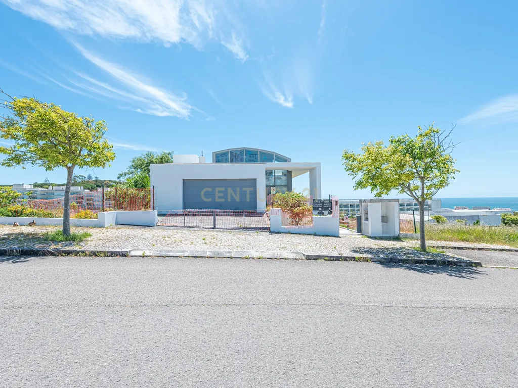 Moradia de Arquitetura Contemporânea na Aldeia dos Capuchos, Vista Mar, Rio e Cidade, com Garagem, Elevador, Piscina e Cobertura com Vista Panorâmica 360º. - Image 8