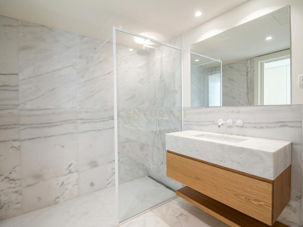 Luxuoso apartamento T2 com vista de rio em Alcântara, Lisboa - Image 9