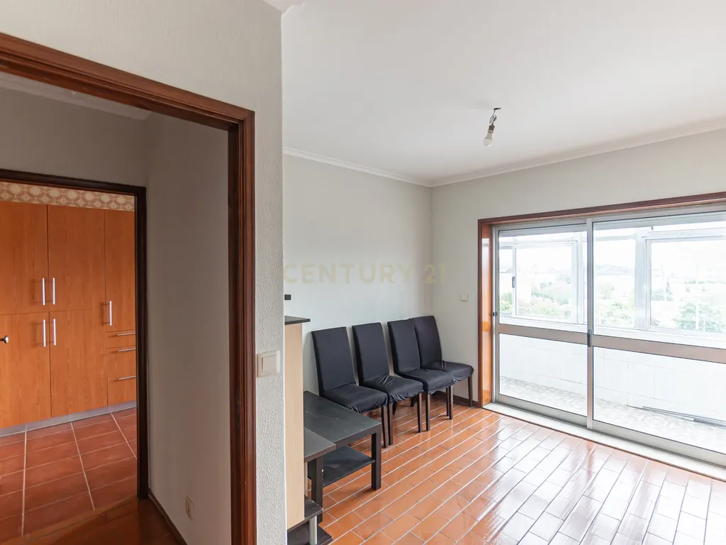 T2 Renovado com Vista Cidade – Rua de São Roque da Lameira, Campanhã - Image 5