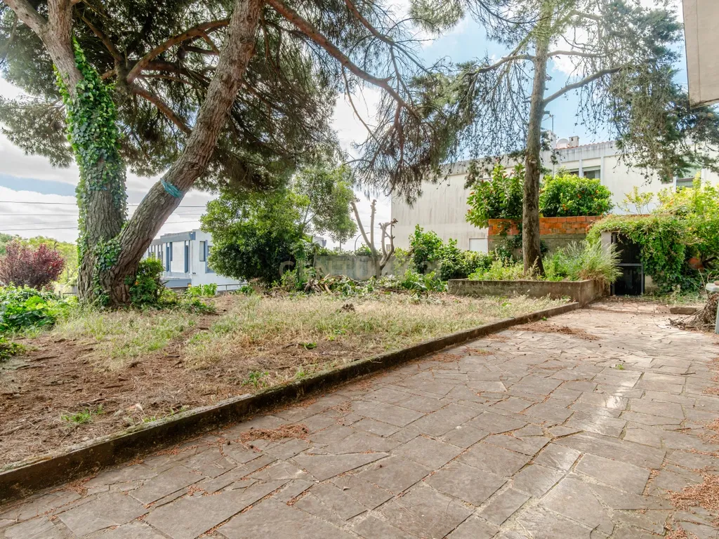 T6+1 em 1066 m2 de tranquilidade, para remodelar ou investir - Image 36