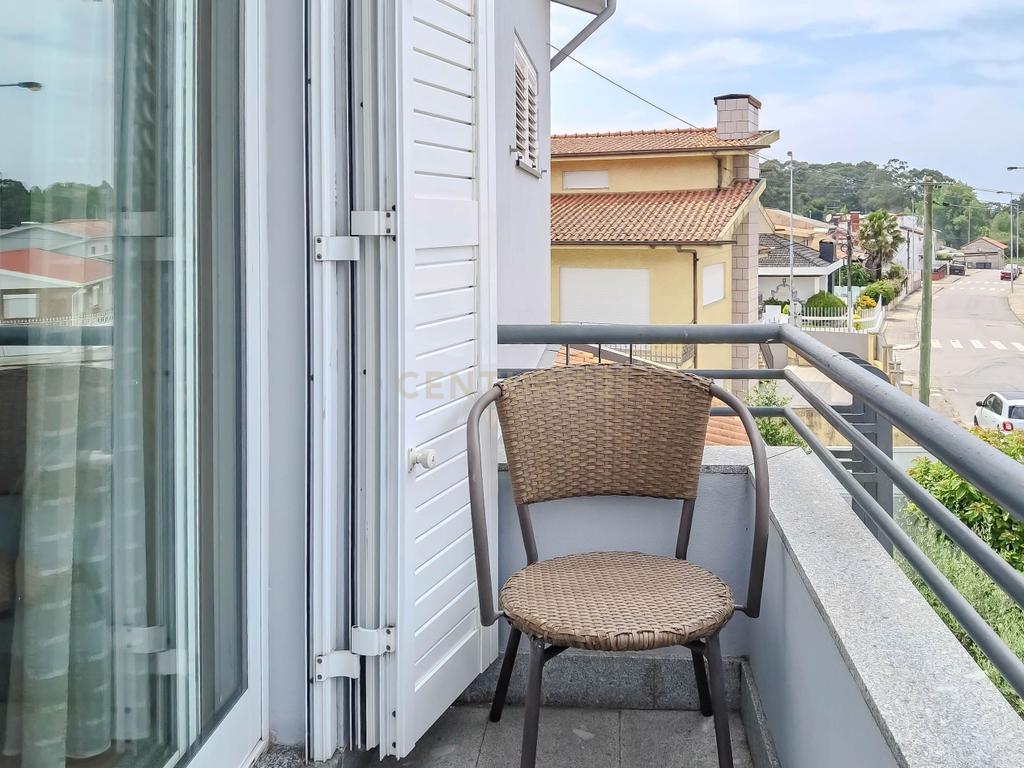 Moradia T4 de 4 Frentes com Jardim, Cozinha Regional e Garagem – Custoias, Matosinhos - Image 25