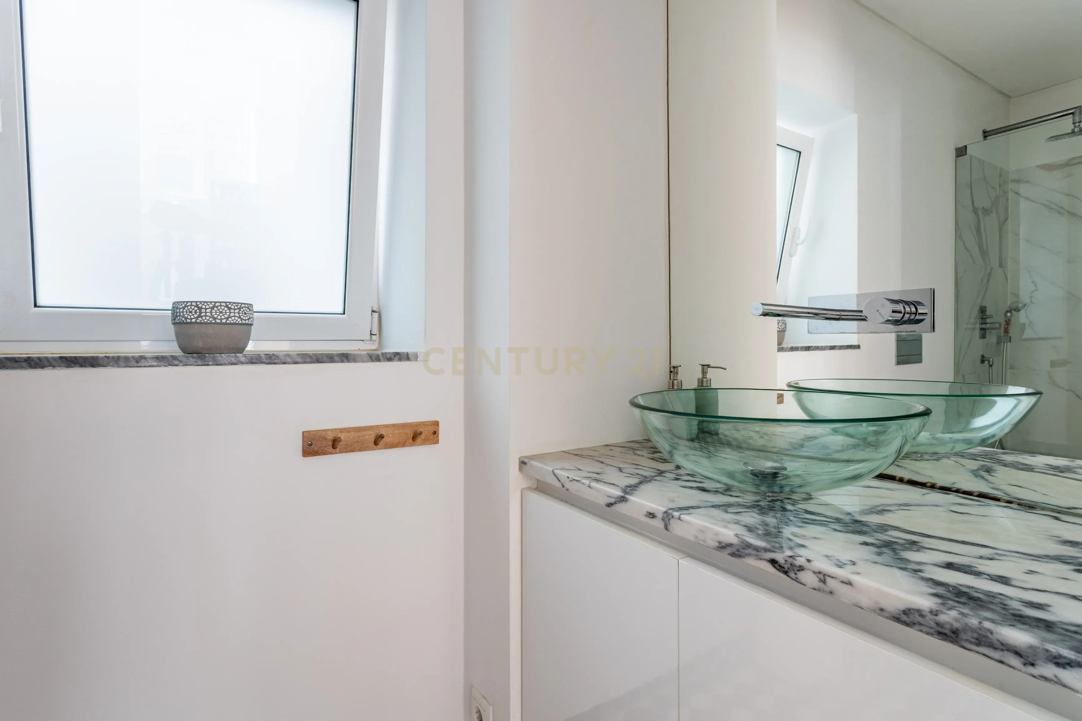Apartamento T2 remodelado - Campo Mártires da Pátria - Image 14