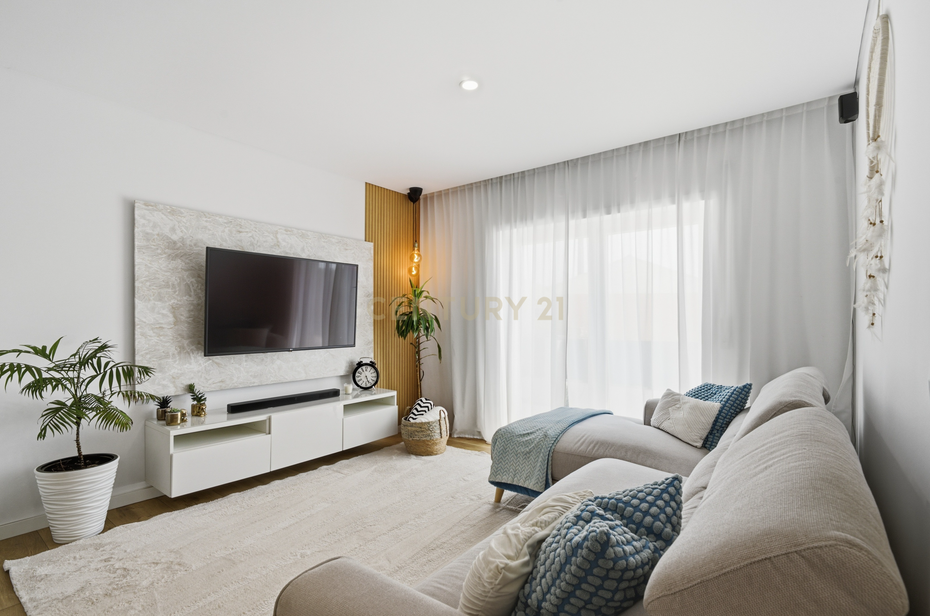 Fotografia 6 de Moradia T3+1 Totalmente Remodelada  em 2026 com Piscina, Painéis Solares e Vista de Campo | Sendieira