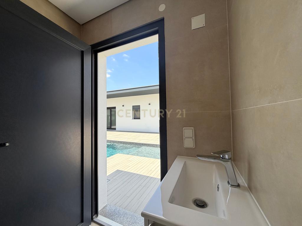 Moradia V3 com piscina em Palmela - Image 36