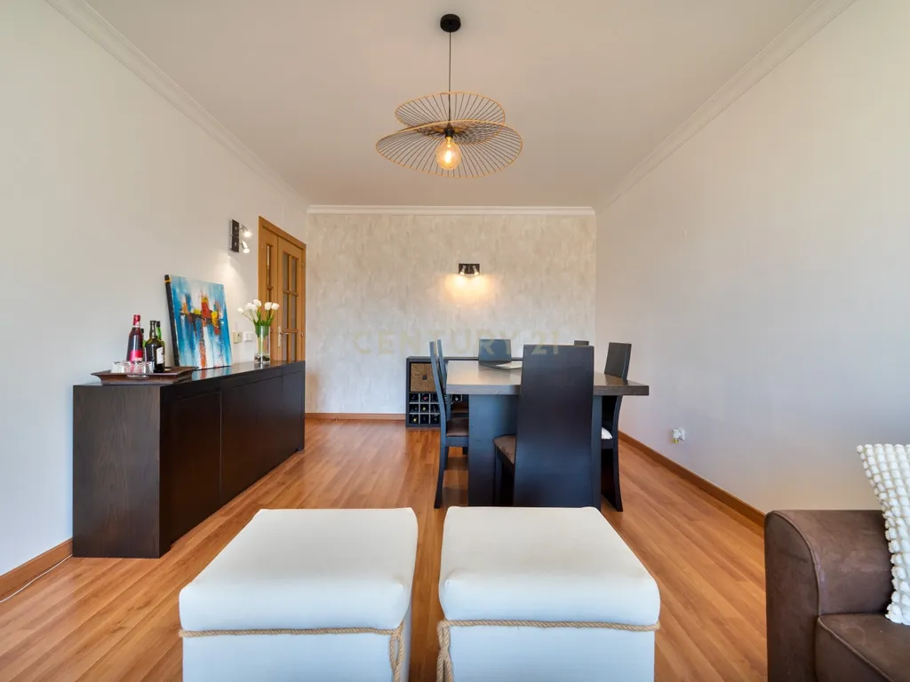 Excelente T3 em Lagoa | Localização Privilegiada perto de Tudo - Image 5