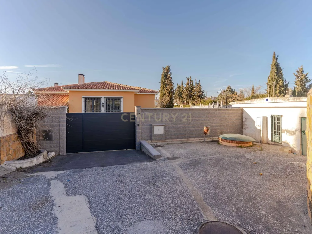 Moradia isolada em Otura com um terreno de 1.250 m², piscina, jardim e espaços para viver em paz - Image 74