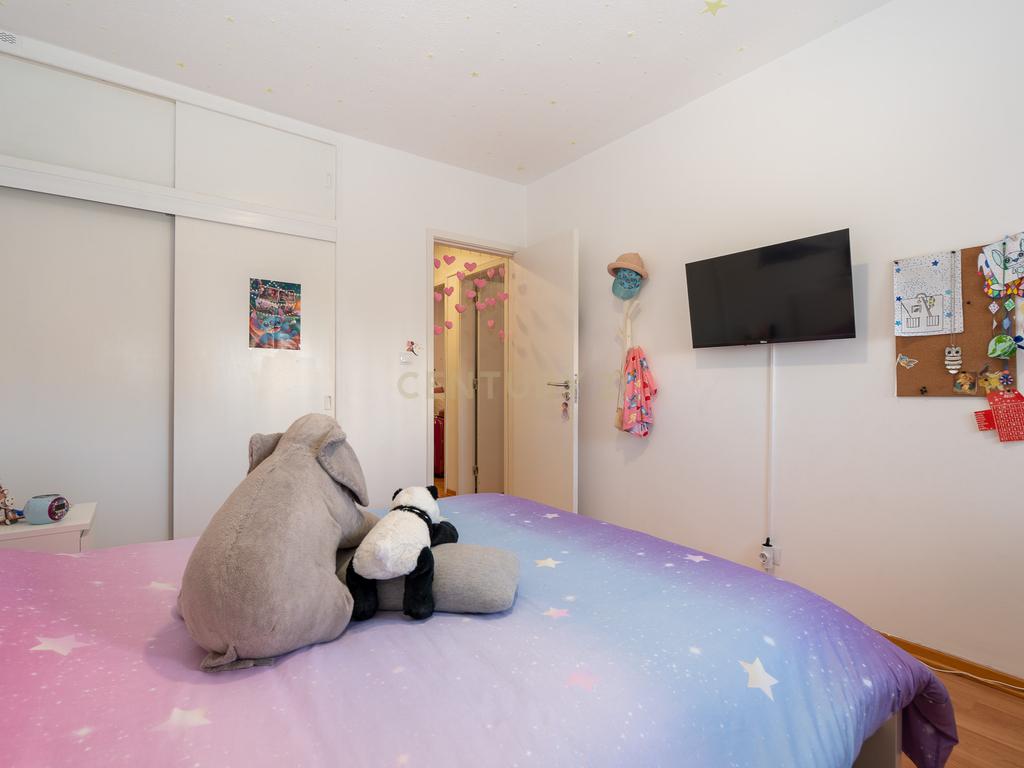 Apartamento de tipologia T4, com 2 WC e arrecadação localizado em Santo António dos Cavaleiros – Loures. - Image 19
