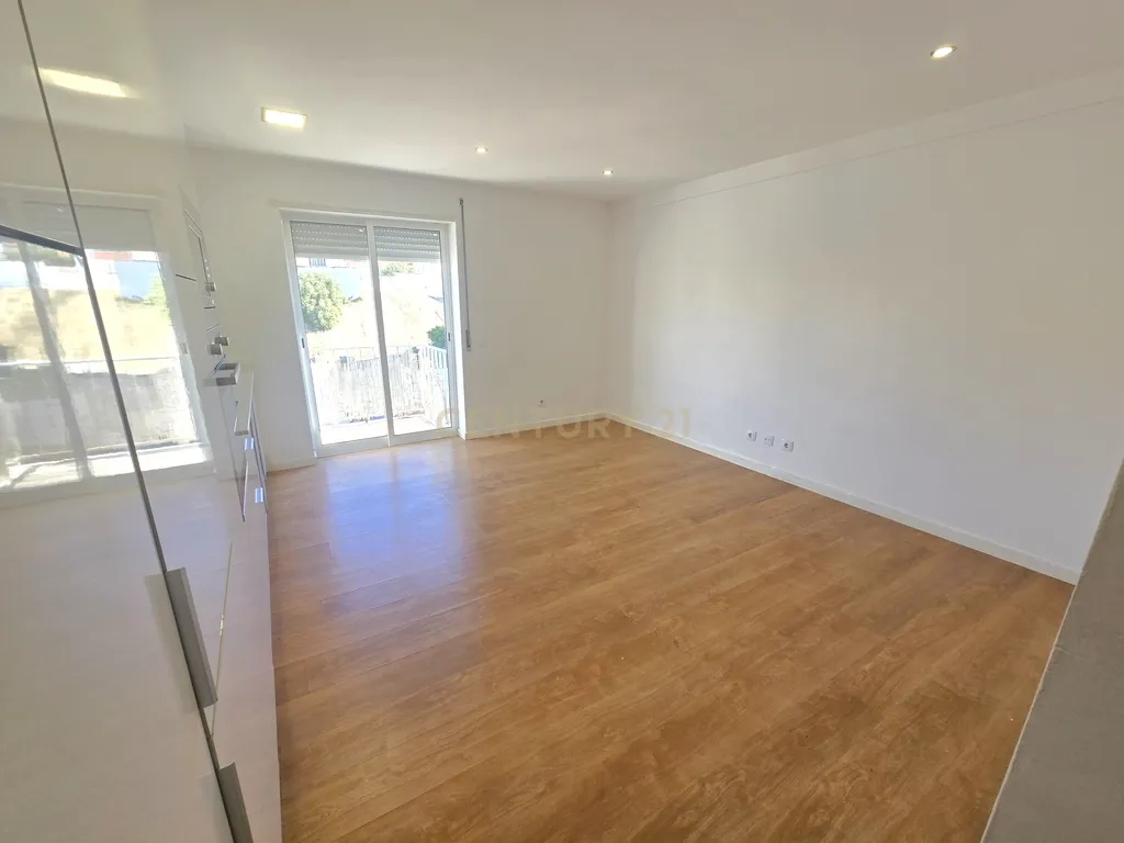Apartamento T1 transformado em T2 no Feijó - Image 2