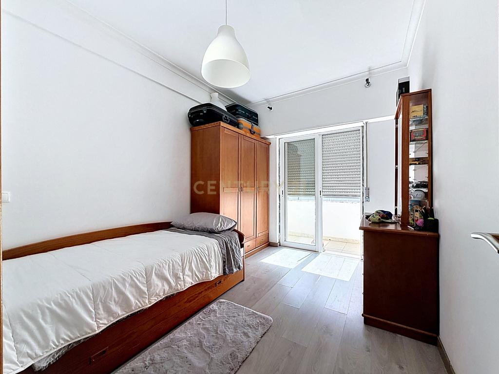Apartamento T3 em Amora, Seixal - Oportunidade Única! - Image 24