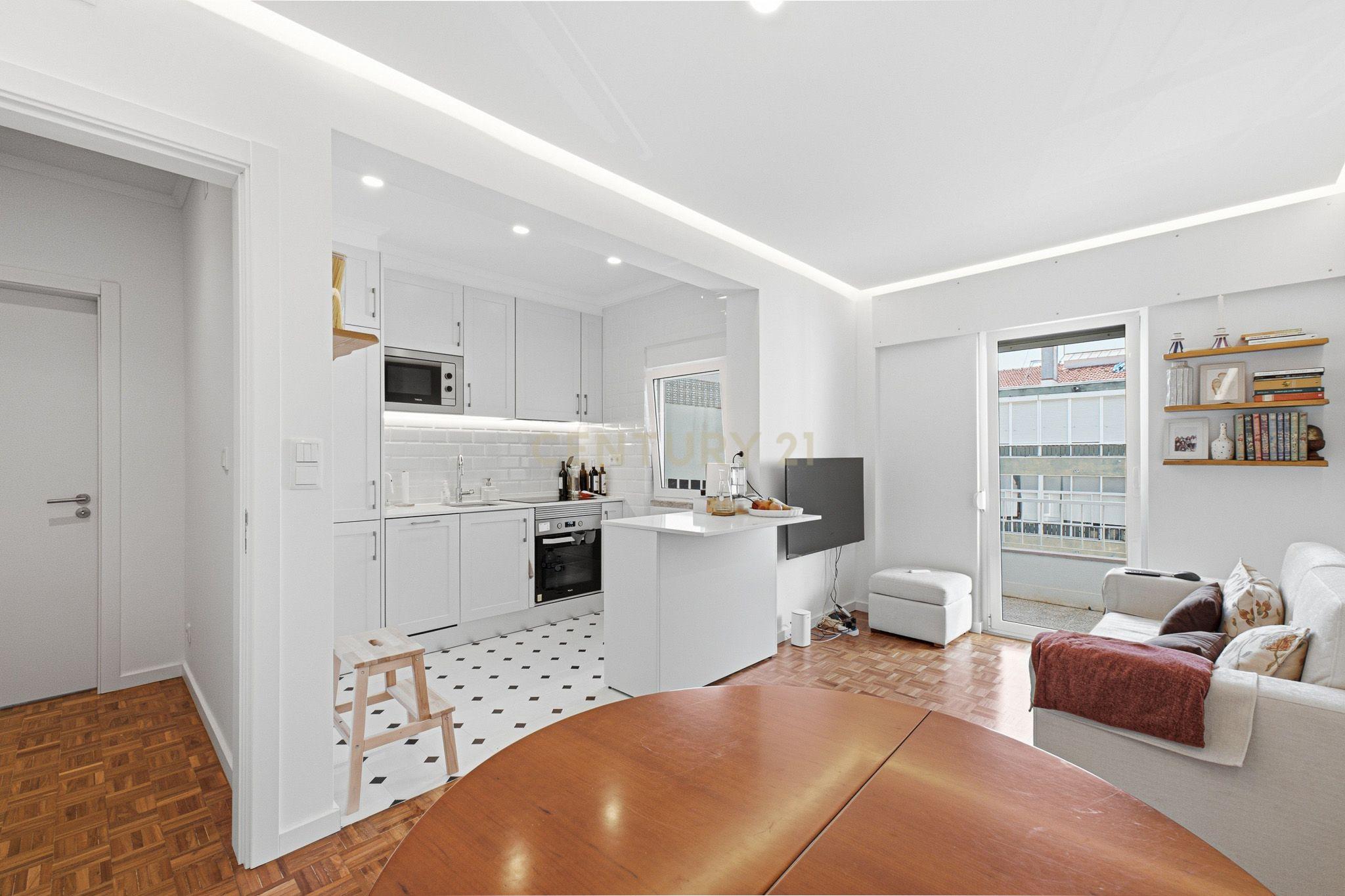 Apartamento Remodelado T2, Linda-a-Velha, Oeiras