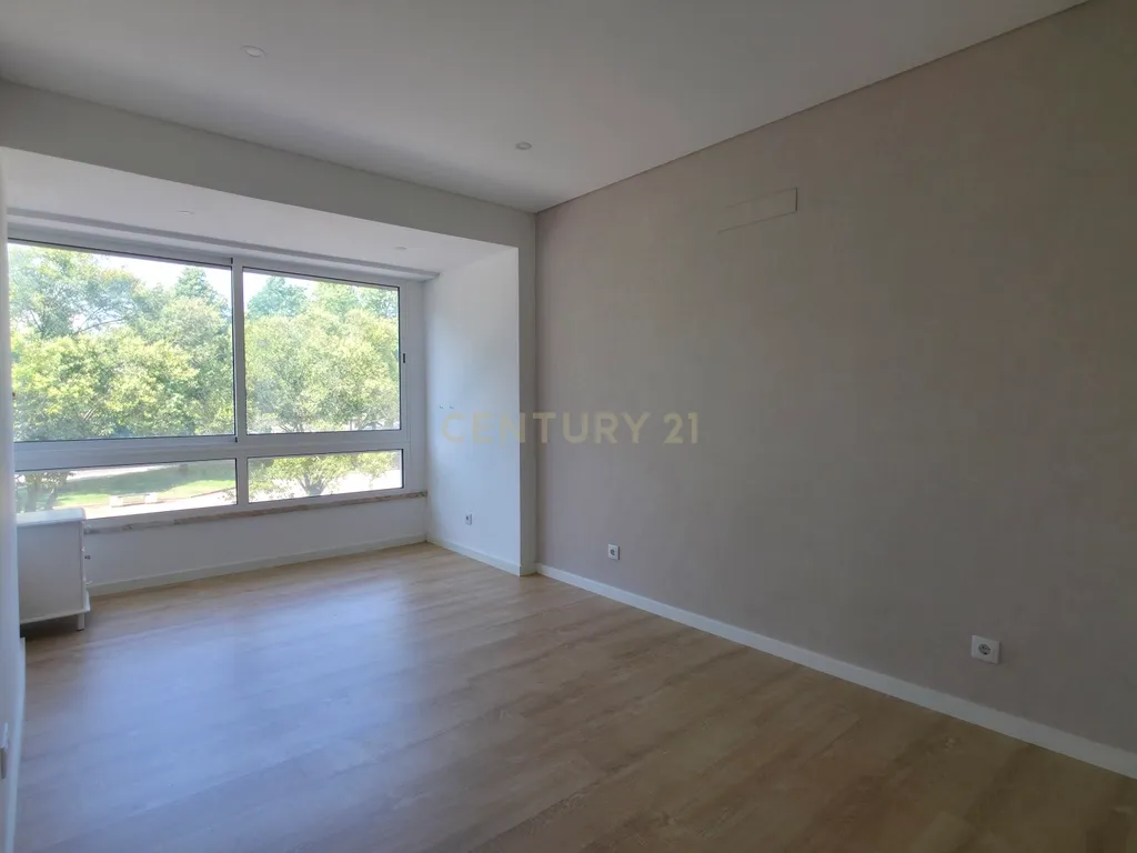 Apartamento T2 Remodelado, Oeiras. - Image 13