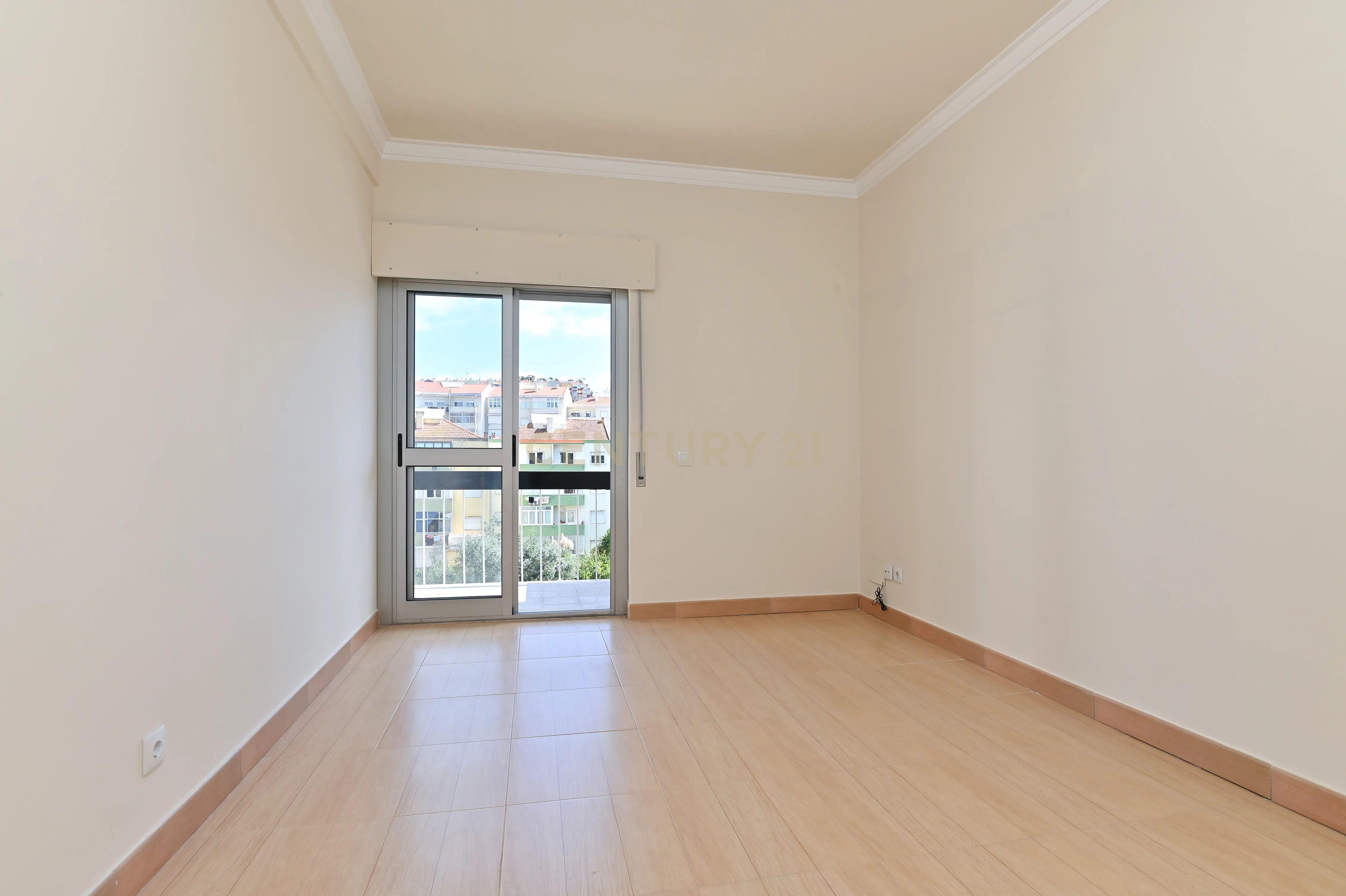 Fotografia 7 de Apartamento T2 para venda em Mem Martins