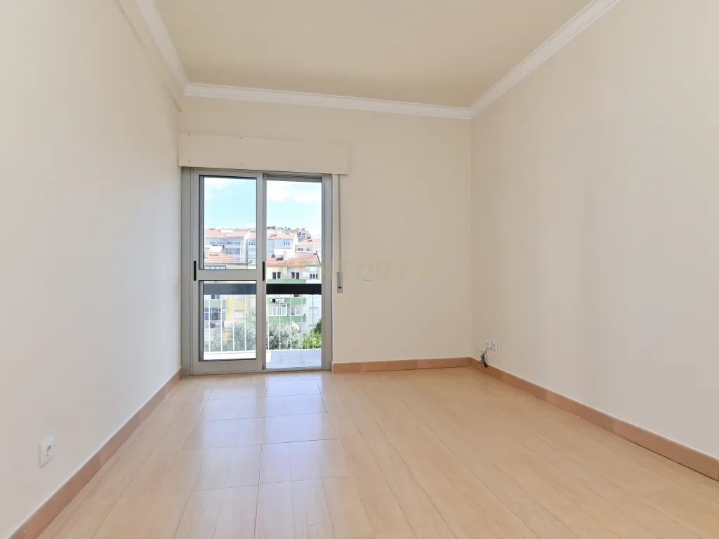 Apartamento T2 para venda em Mem Martins - Image 7