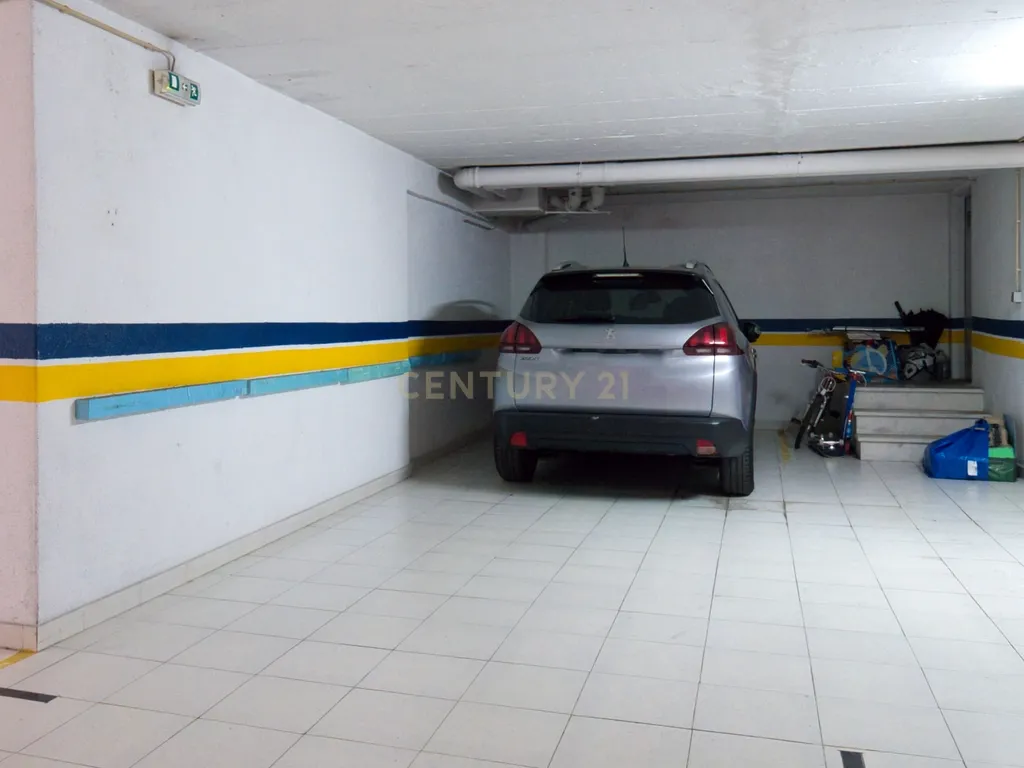 T3 espaçoso e luminoso no coração de Prior Velho - Image 21