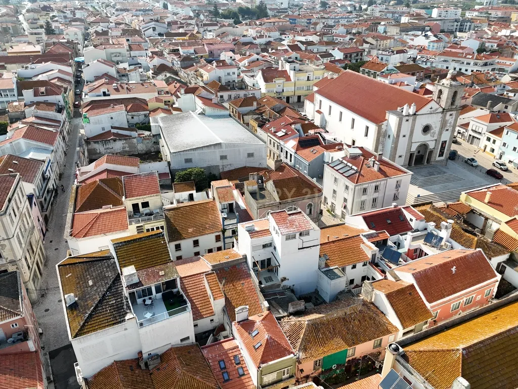PRÉDIO PARA RECUPERAR, NO CENTRO HISTÓRICO DE PENICHE - Image 78