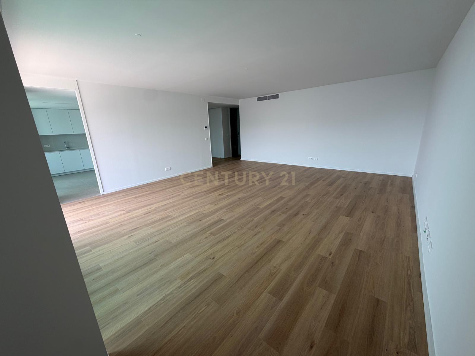 Fotografia 9 de T3 Novo com Vista Rio | Cedência | 2 Estacionamentos | Vila Rio