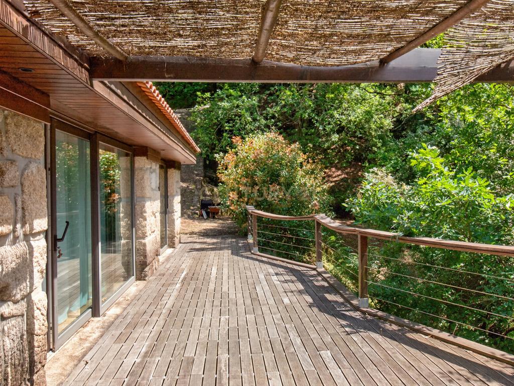 Duas Propriedades Únicas no Gerês com Acesso Direto ao Rio e Ancoradouro Privado - Image 33