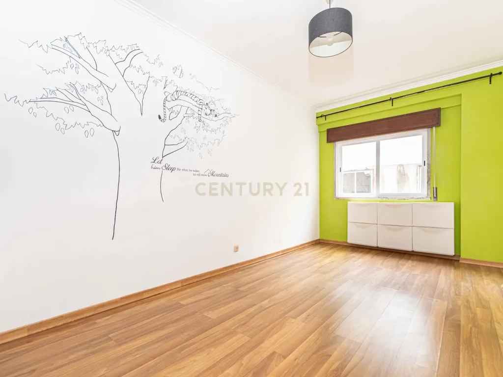 Apartamento T3 + 74m2 de área extra em Agualva-Cacém - Image 4